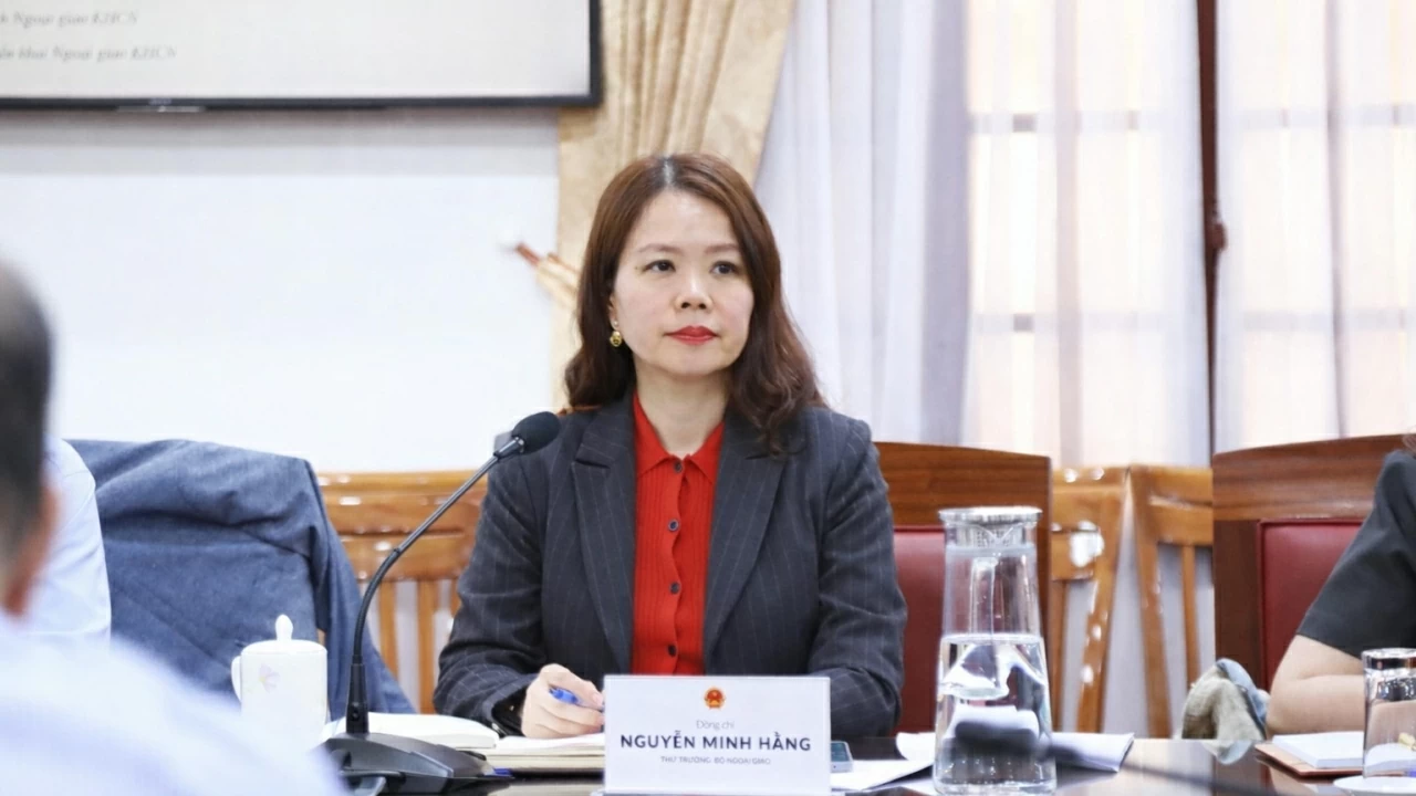 Deputy FM Nguyen Minh Hang chairs meeting on enhancing economic diplomacy to foster growth momentum after 14th National Party Congress