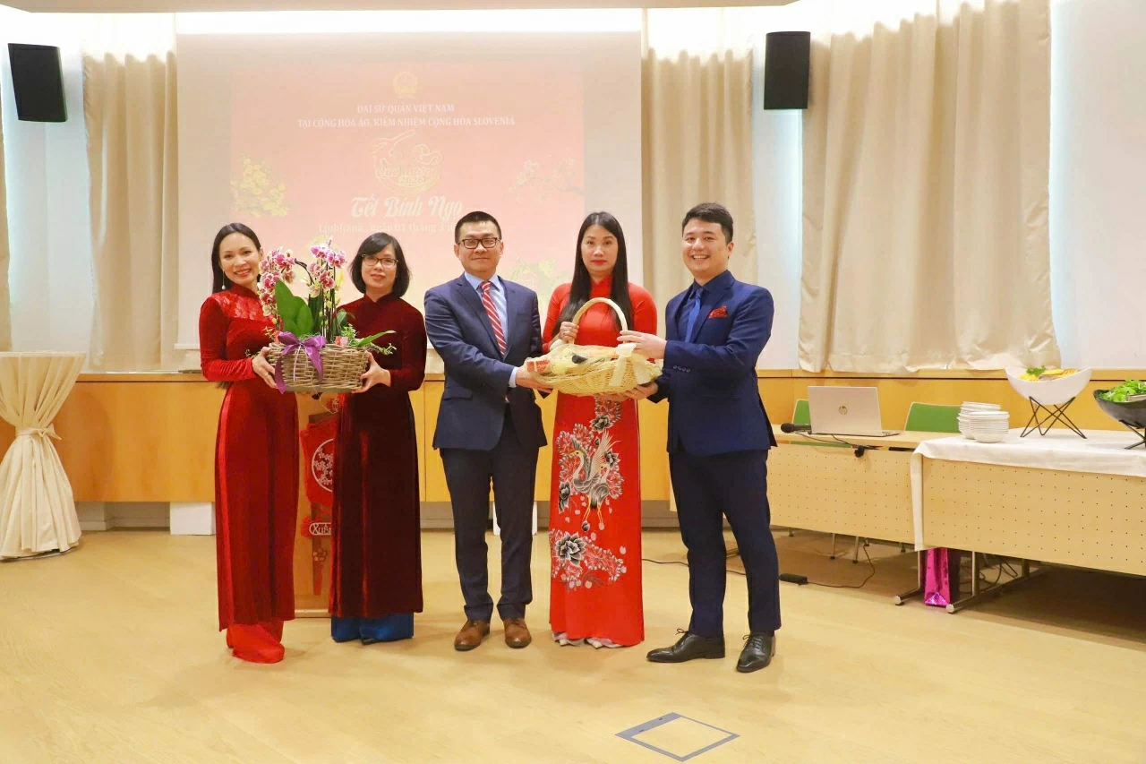 Homeland Spring strengthens solidarity, promotes Vietnam's image in Slovenia Homeland Spring strengthens solidarity, promotes Vietnam's image in Slovenia