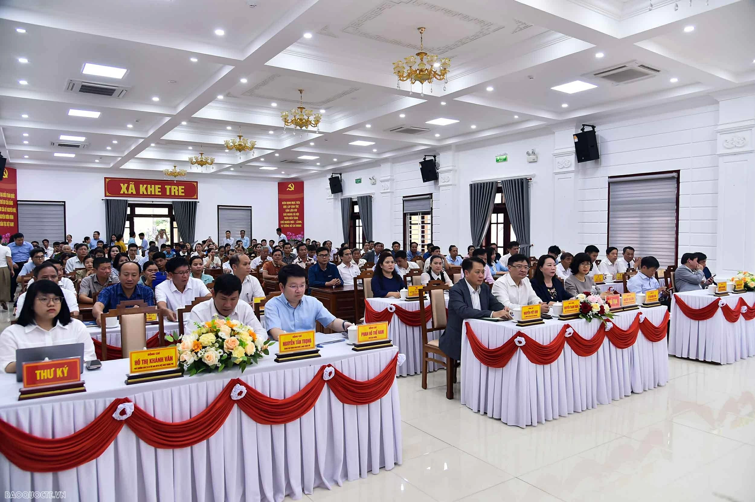 Politburo member, Foreign Minister Le Hoai Trung attends meetings with voters in Hue City