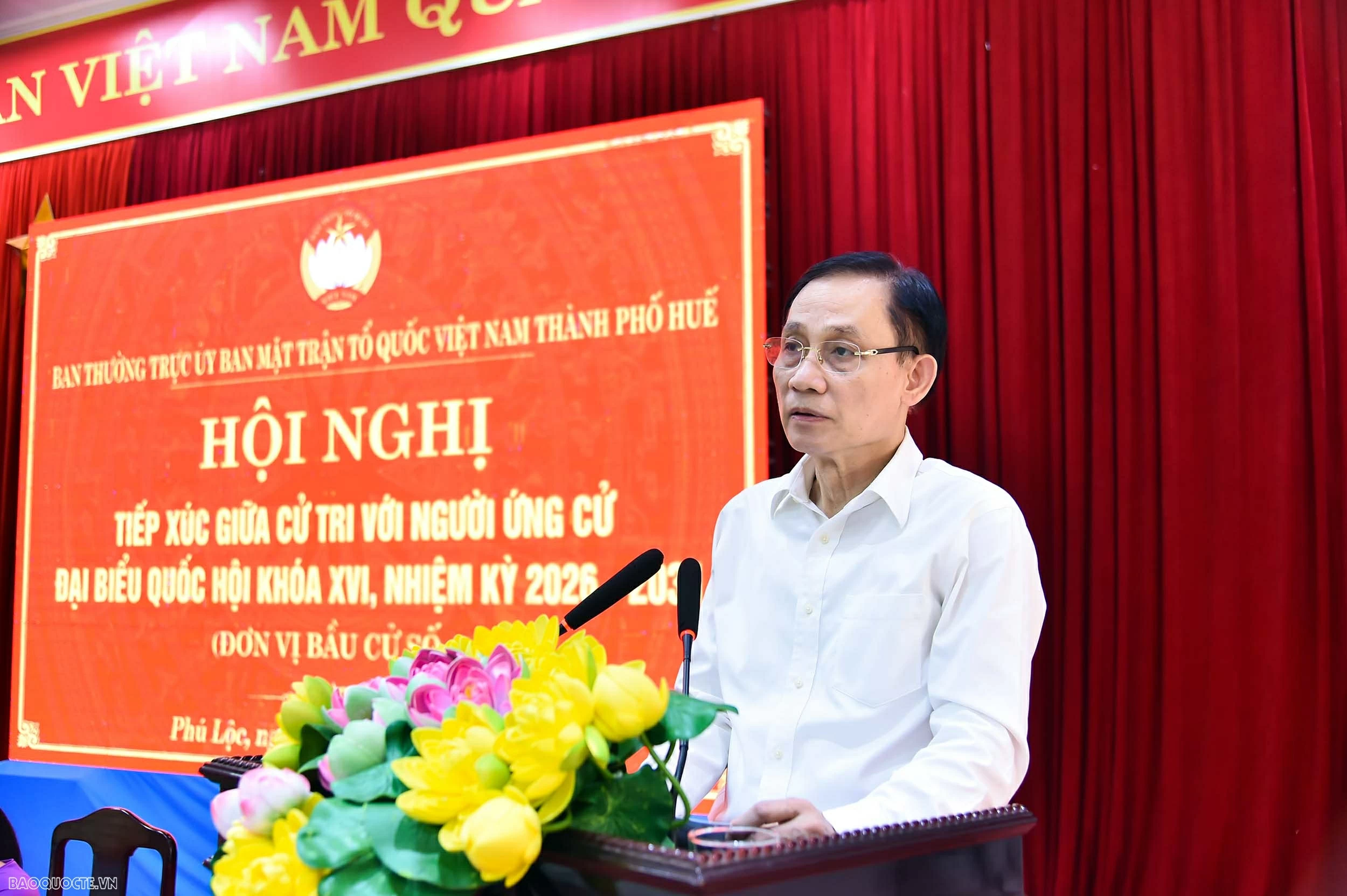 Politburo member, Foreign Minister Le Hoai Trung attends meetings with voters in Hue City