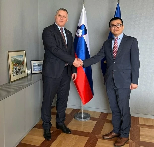 Slovenia ready to share experience, support Vietnam in building and operating safe, efficient nuclear power plants Slovenia ready to share experience, support Vietnam in building and operating safe, efficient nuclear power plants