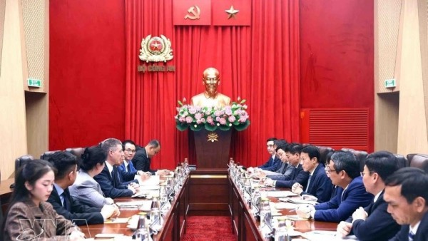 Minister of Public Security General Luong Tam Quang receives Amazon delegation