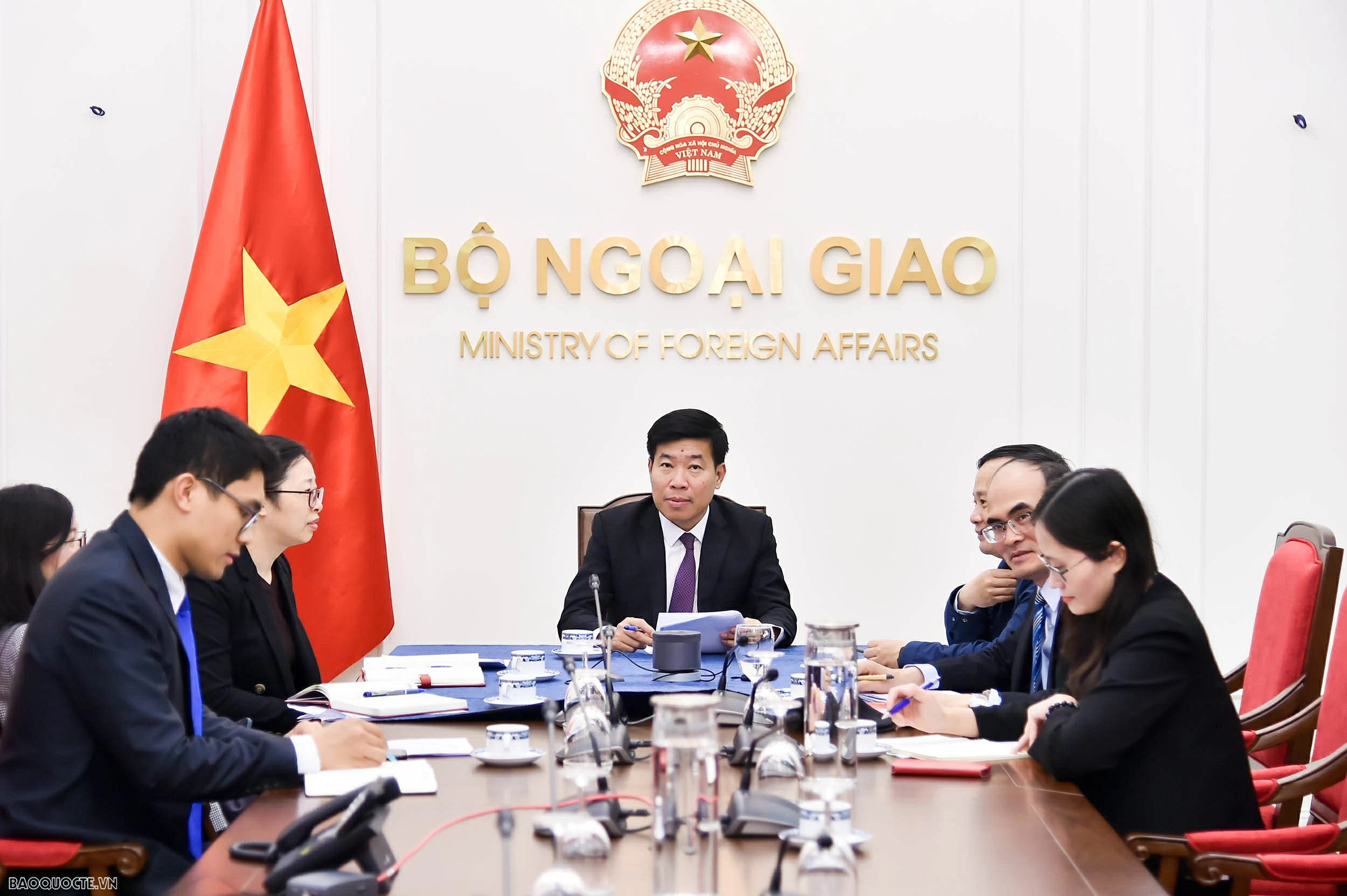 Deputy FM Nguyen Manh Cuong, Philippine Undersecretary Leo Herrera-Lim hold phone talks