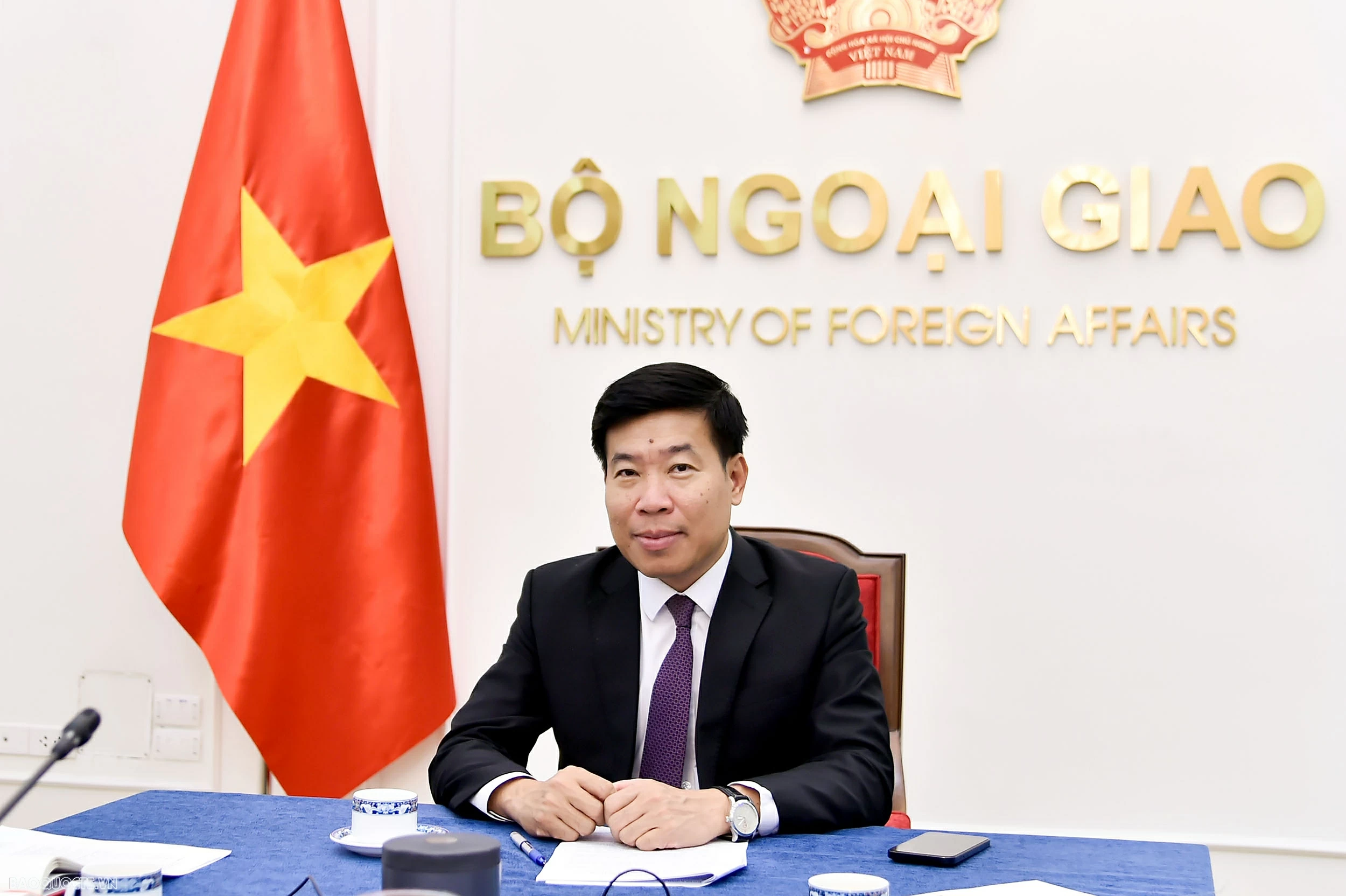 Deputy FM Nguyen Manh Cuong, Philippine Undersecretary Leo Herrera-Lim hold phone talks