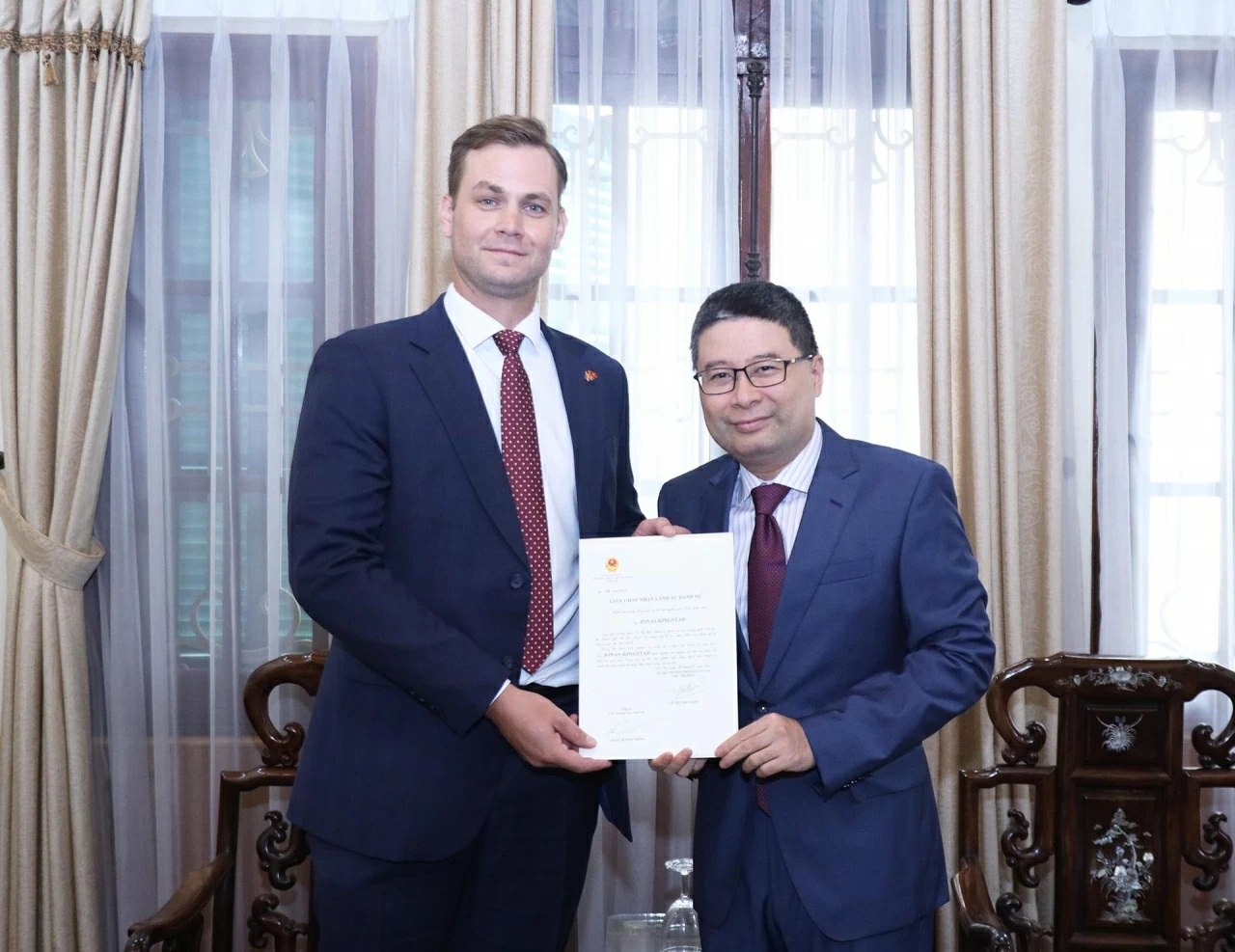 Consular Acceptance Certificate presented to Norway’s Honorary Consul in Ho Chi Minh City