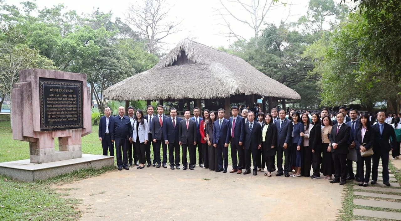 Heads of Vietnamese Representative Missions for the 2025-2028 term visit Tan Trao and MOFA's historical site Heads of Vietnamese Representative Missions for the 2025-2028 term visit Tan Trao and MOFA's historical site