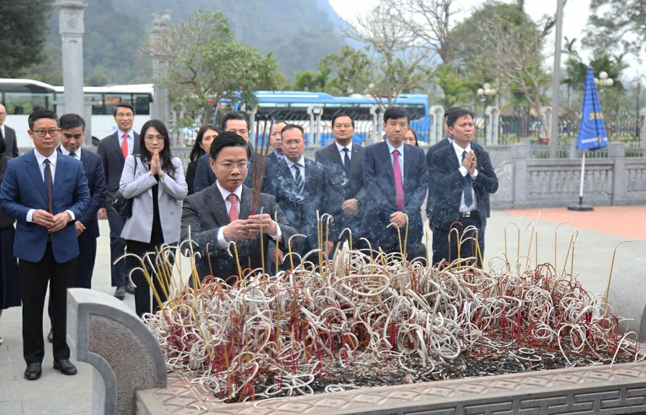 Heads of Vietnamese Representative Missions for the 2025-2028 term visit Tan Trao and  MOFA's historical site