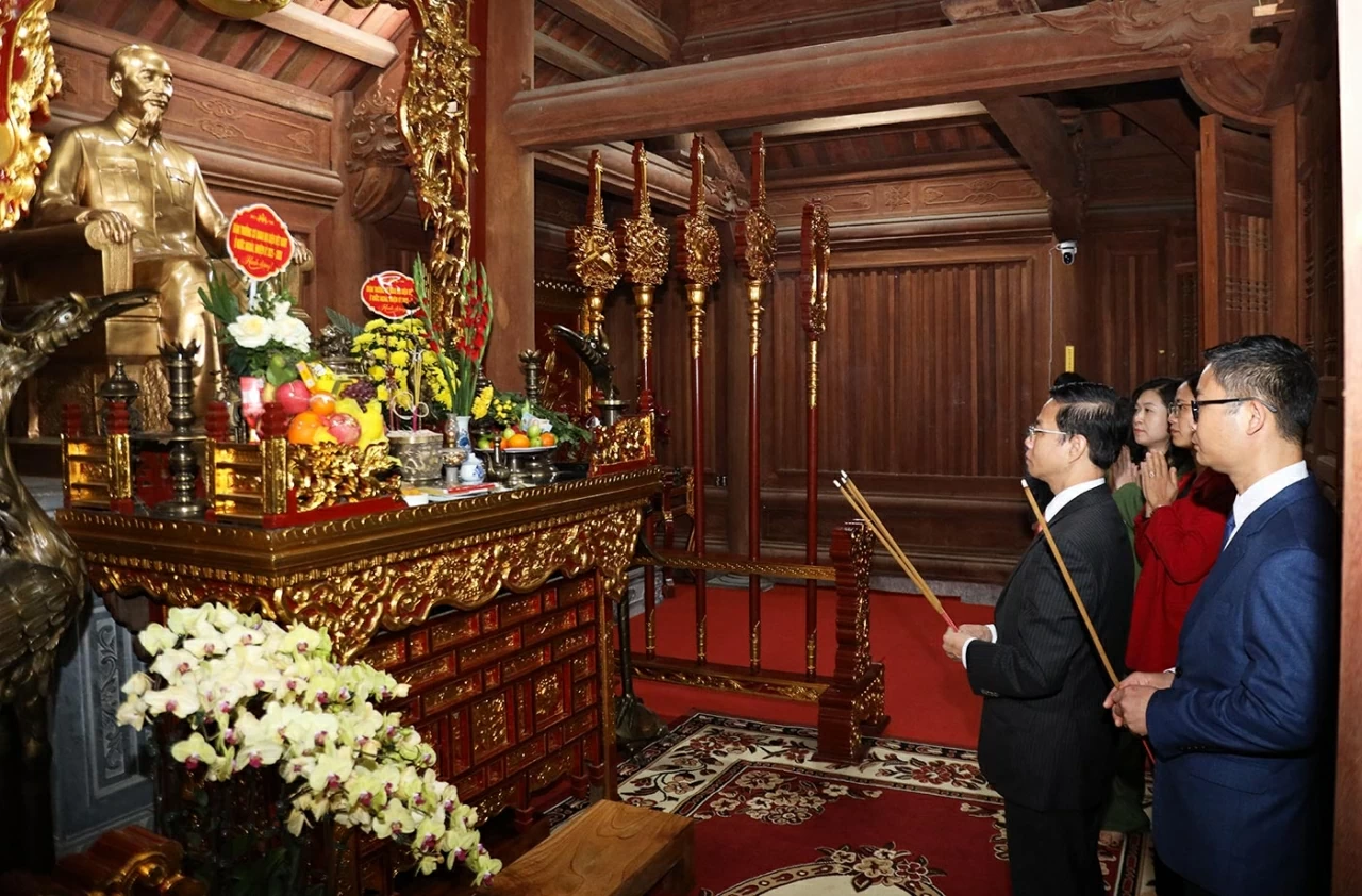 Heads of Vietnamese Representative Missions for the 2025-2028 term visit Tan Trao and  MOFA's historical site