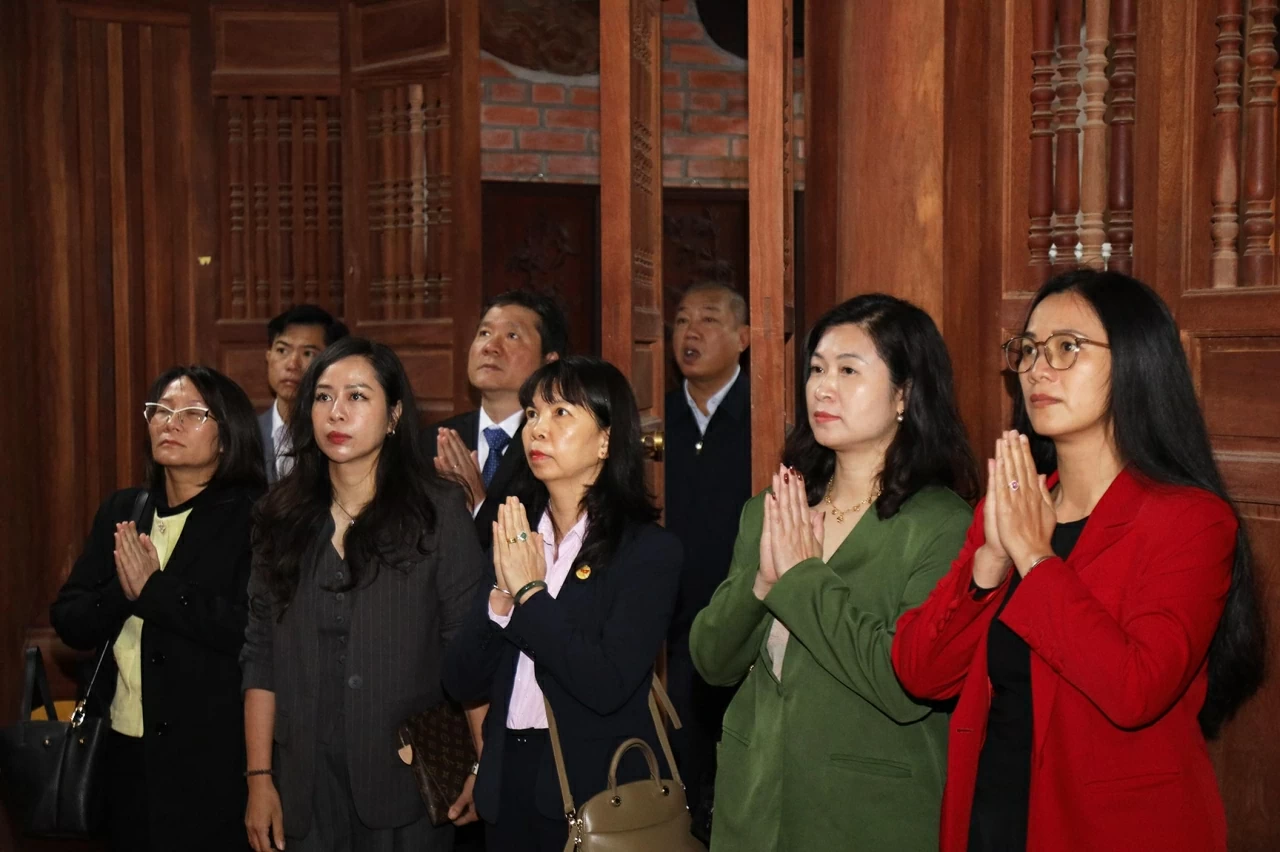 Heads of Vietnamese Representative Missions for the 2025-2028 term visit Tan Trao and  MOFA's historical site