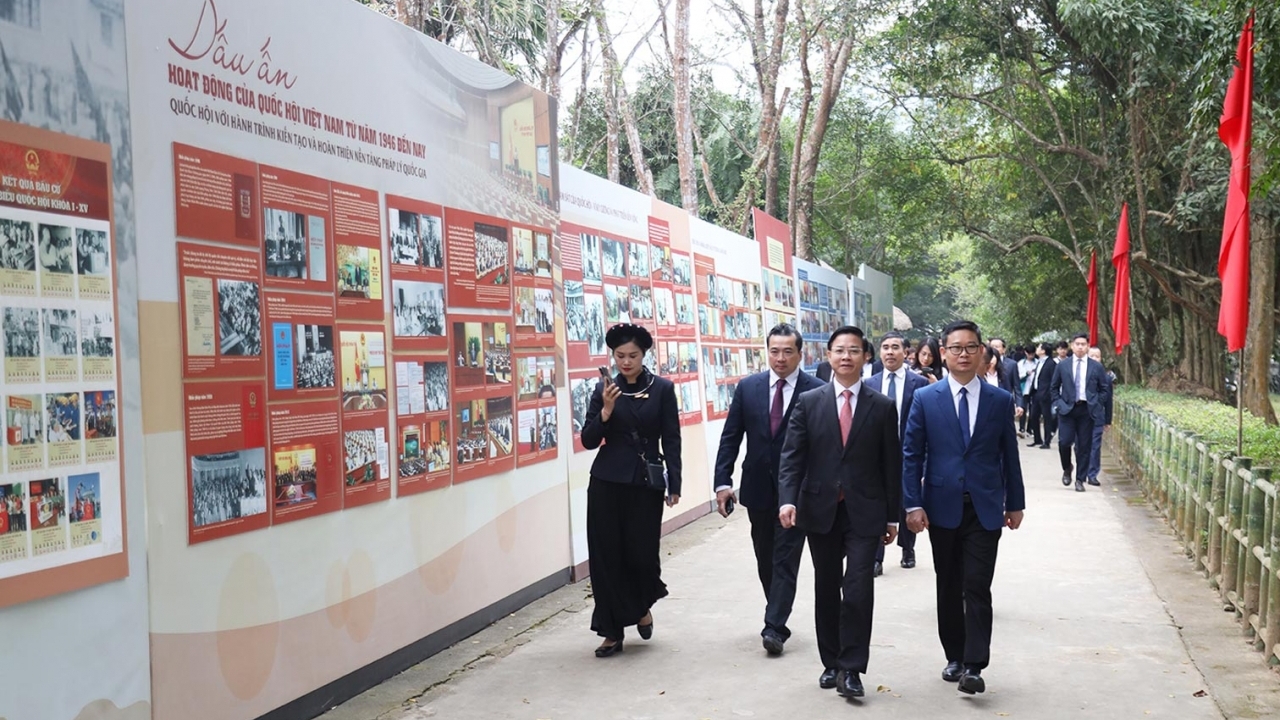 Heads of Vietnamese Representative Missions for the 2025-2028 term visit Tan Trao and  MOFA's historical site
