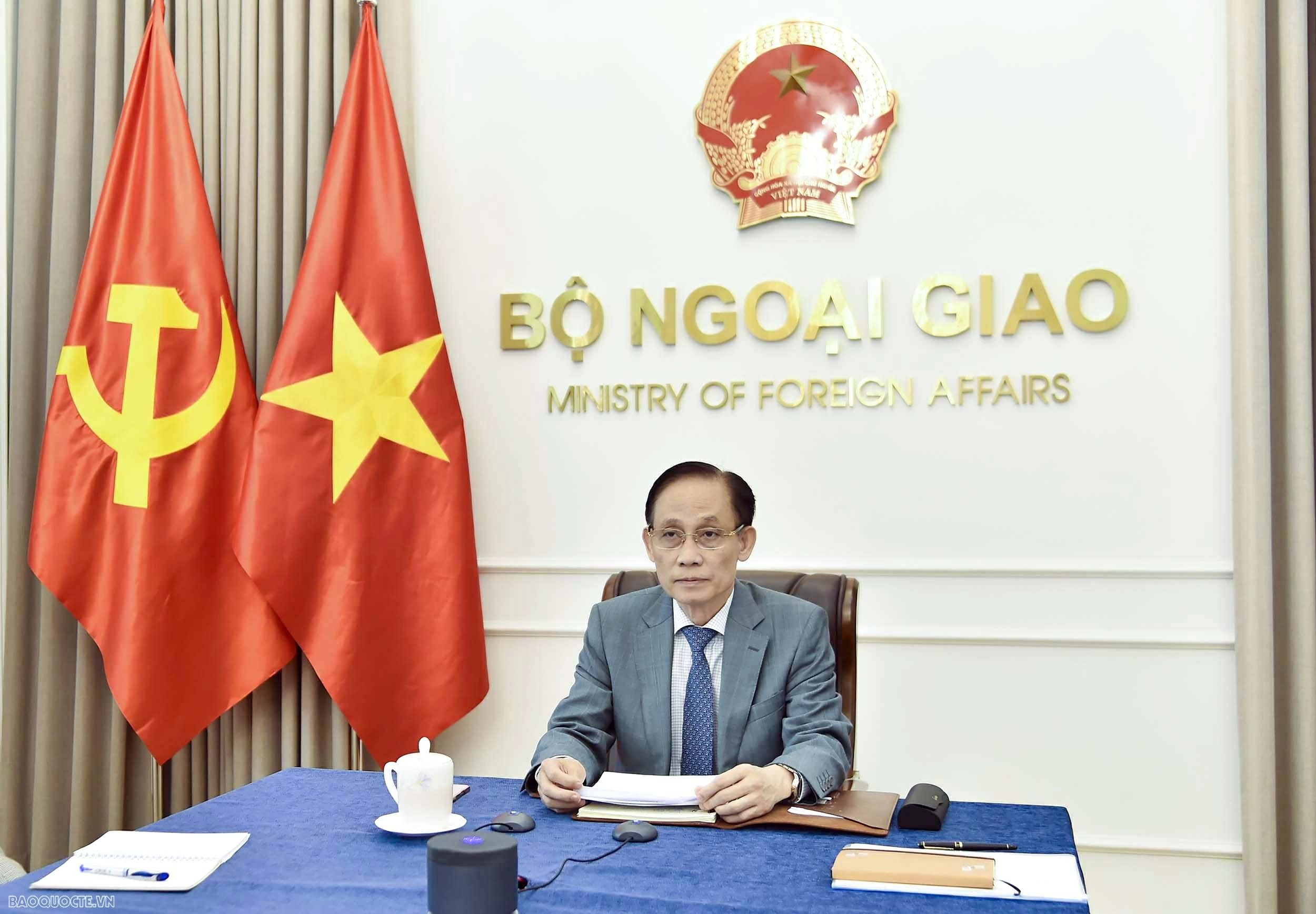 Foreign Minister Le Hoai Trung holds phone talks with European Commission Vice President