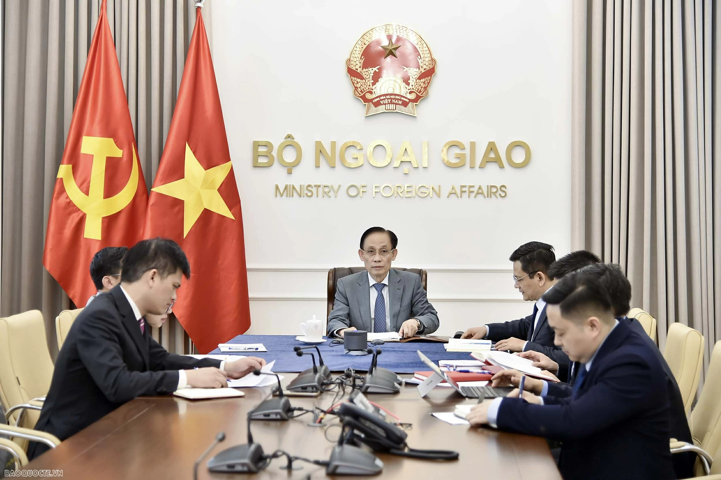 Foreign Minister Le Hoai Trung holds phone talks with European Commission Vice President