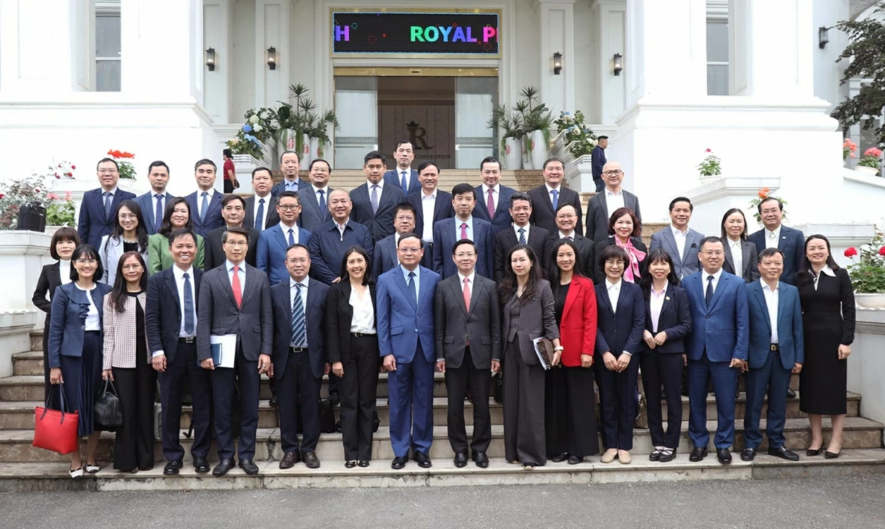 Heads of Vietnamese Representative Missions work with Tuyen Quang and Phu Tho provincial leaders