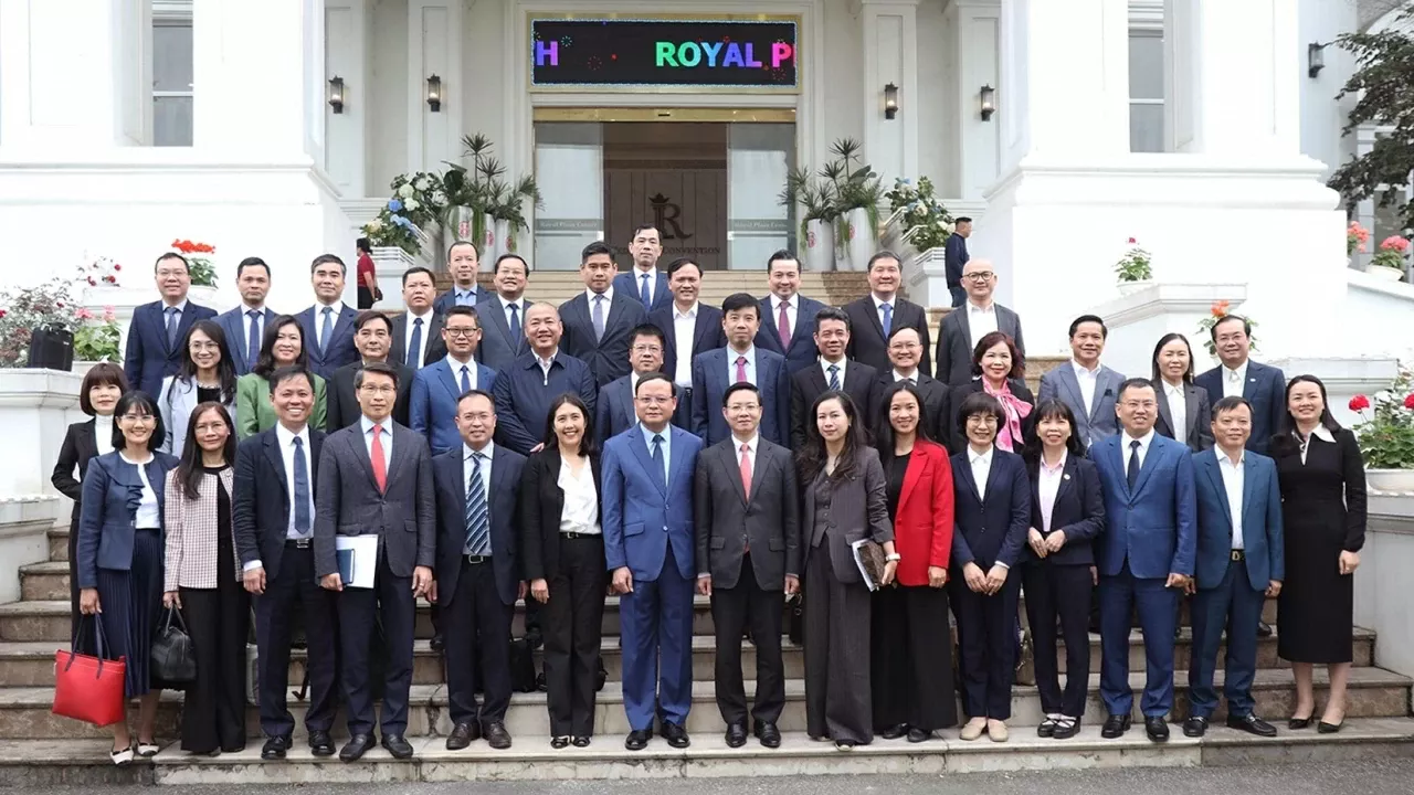 Heads of Vietnamese Representative Missions work with Tuyen Quang and Phu Tho provincial leaders