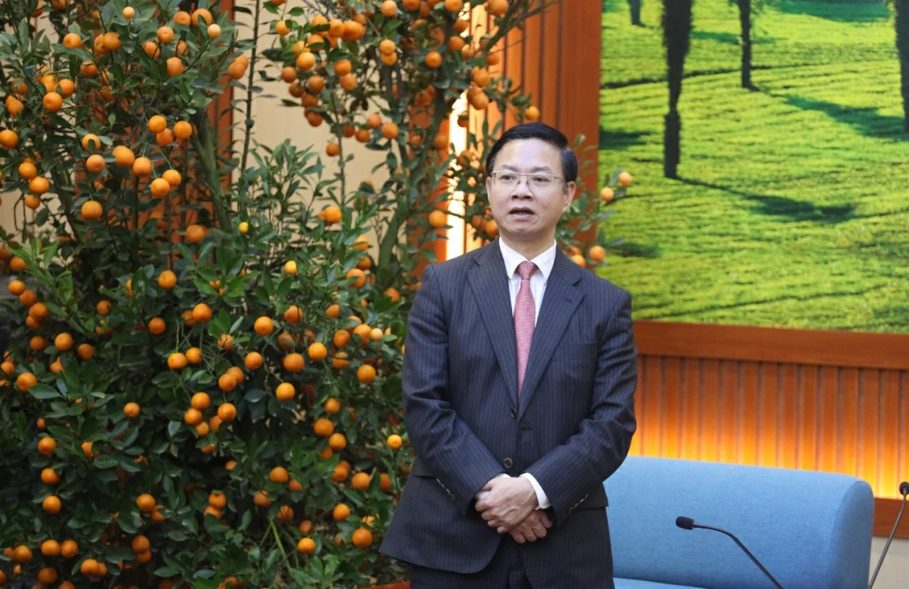 Heads of Vietnamese Representative Missions work with Tuyen Quang and Phu Tho provincial leaders