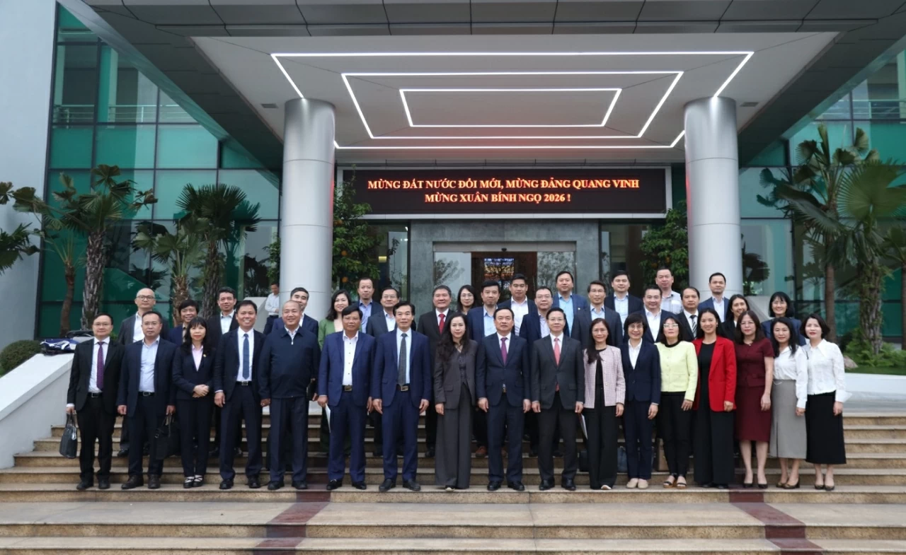 Heads of Vietnamese Representative Missions work with Tuyen Quang and Phu Tho provincial leaders