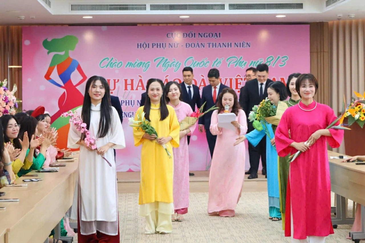 MPS's Department of Foreign Relations showcases Ao Dai on International Women's Day