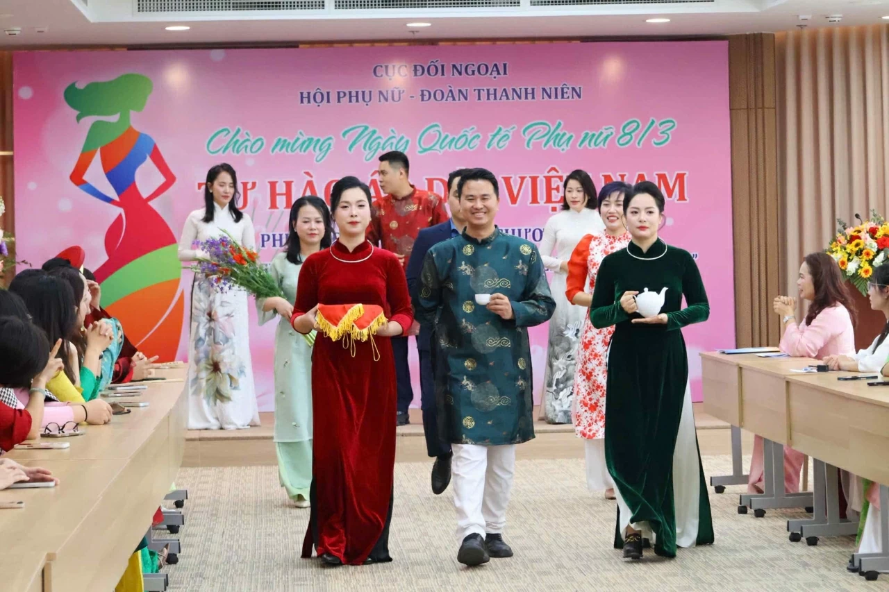MPS's Department of Foreign Relations showcases Ao Dai on International Women's Day