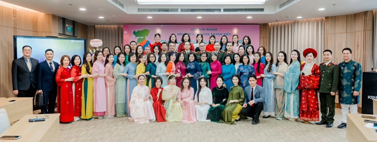 MPS's Department of Foreign Relations showcases Ao Dai on International Women's Day MPS's Department of Foreign Relations showcases Ao Dai on International Women's Day