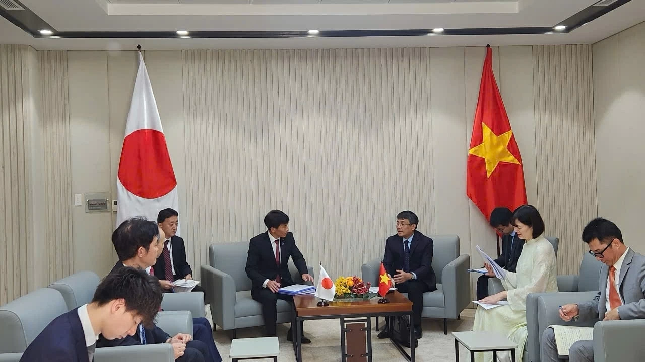 Deputy FM Nguyen Minh Vu welcomes Japanese Parliamentary Vice Minister for Foreign Affairs Shimada Tomoaki