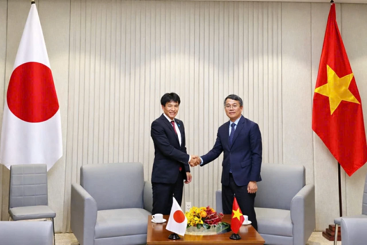 Deputy FM Nguyen Minh Vu welcomes Japanese Parliamentary Vice Minister for Foreign Affairs Shimada Tomoaki