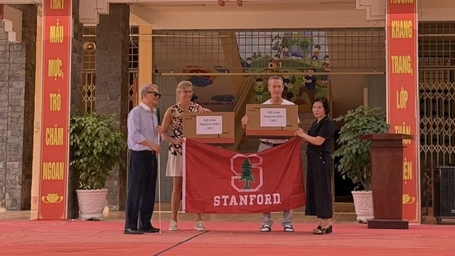 Passing on hope from Silicon Valley to an elementary school in Phu Quoc