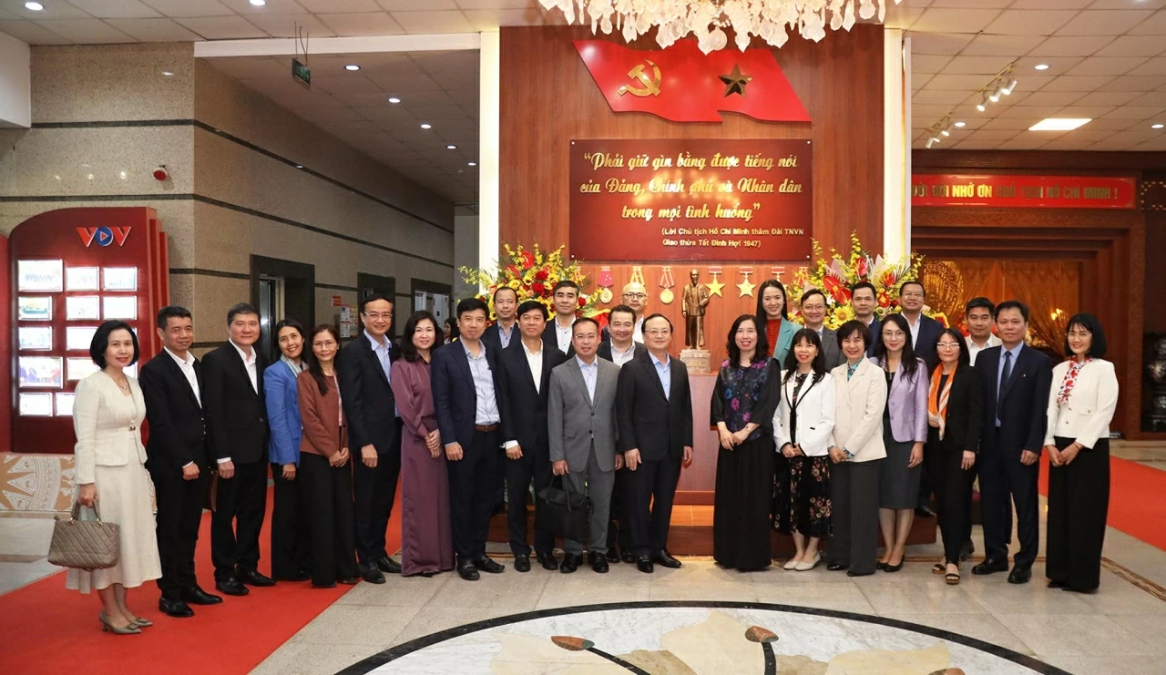Heads of Vietnamese diplomatic missions meet with Voice of Vietnam