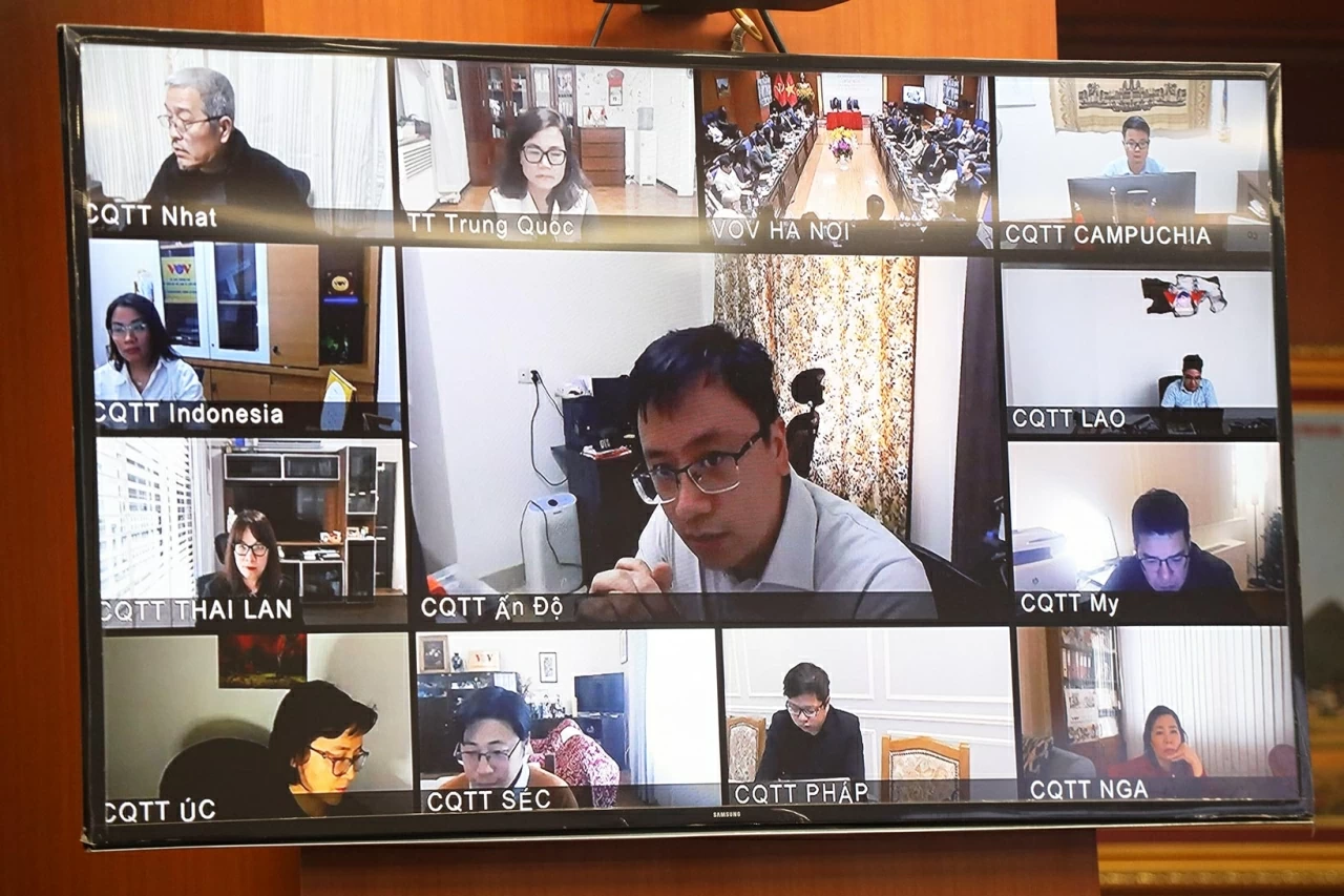 Heads of Vietnamese diplomatic missions meet with Voice of Vietnam