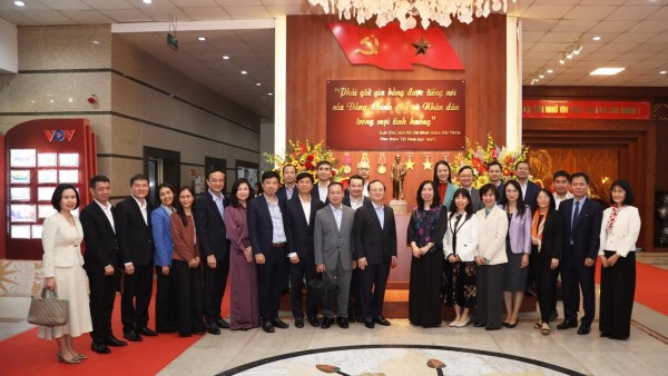 Heads of Vietnamese diplomatic missions meet with Voice of Vietnam