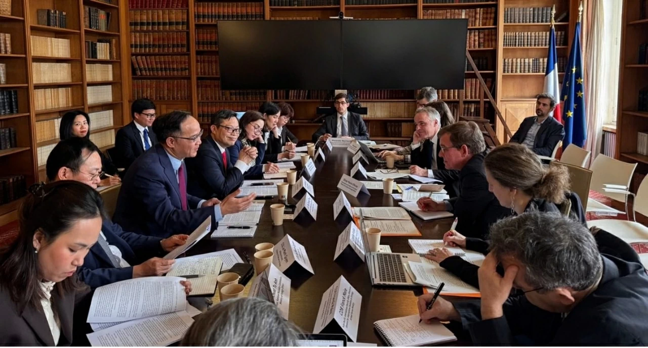 Vietnam and France hold second maritime dialogue in Paris