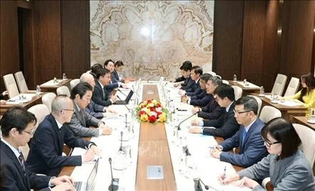 Politburo member Le Minh Hung receives Special Advisor of Japan-Vietnam Friendship Parliamentary Alliance