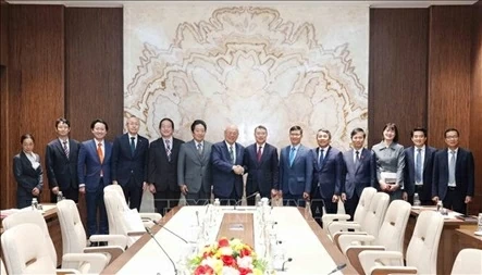 Politburo member Le Minh Hung receives Special Advisor of Japan-Vietnam Friendship Parliamentary Alliance