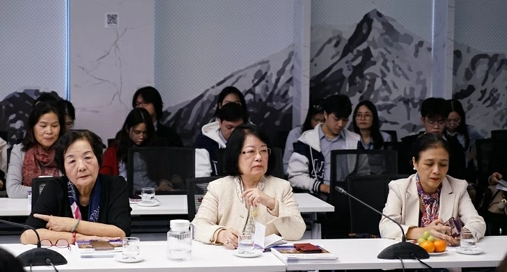 Launch of the book on portraits and memories of Vietnamese female diplomats