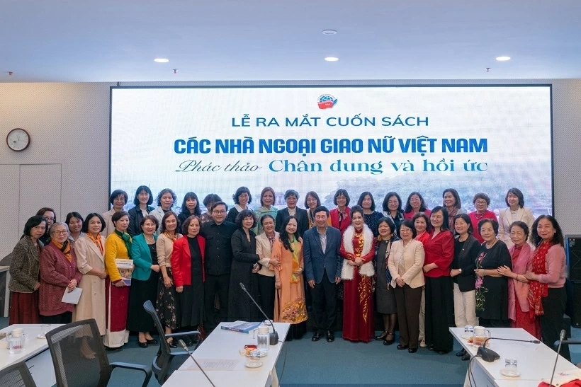 Launch of the book on portraits and memories of Vietnamese female diplomats Launch of the book on portraits and memories of Vietnamese female diplomats
