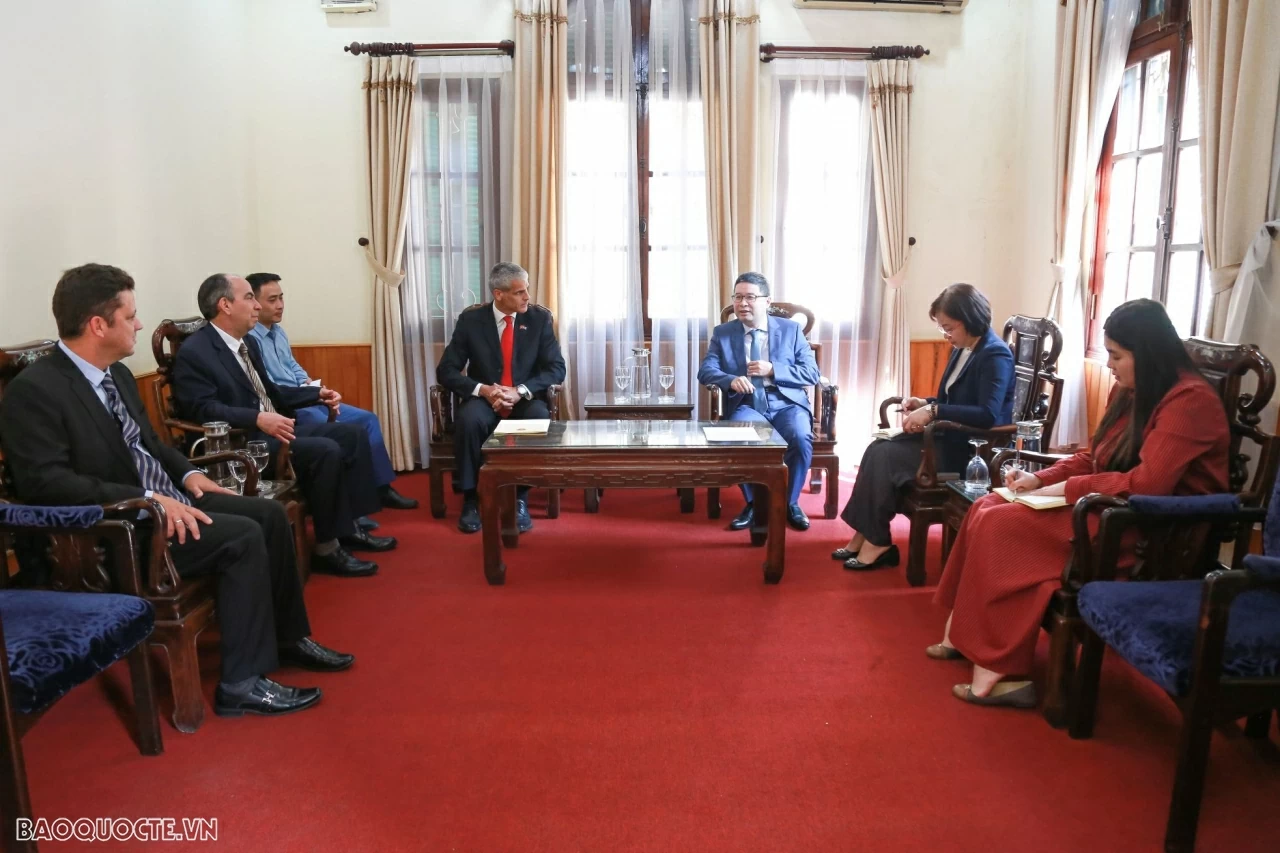 Consular Acceptance Certificate presented to Cuban Consul General in Ho Chi Minh City