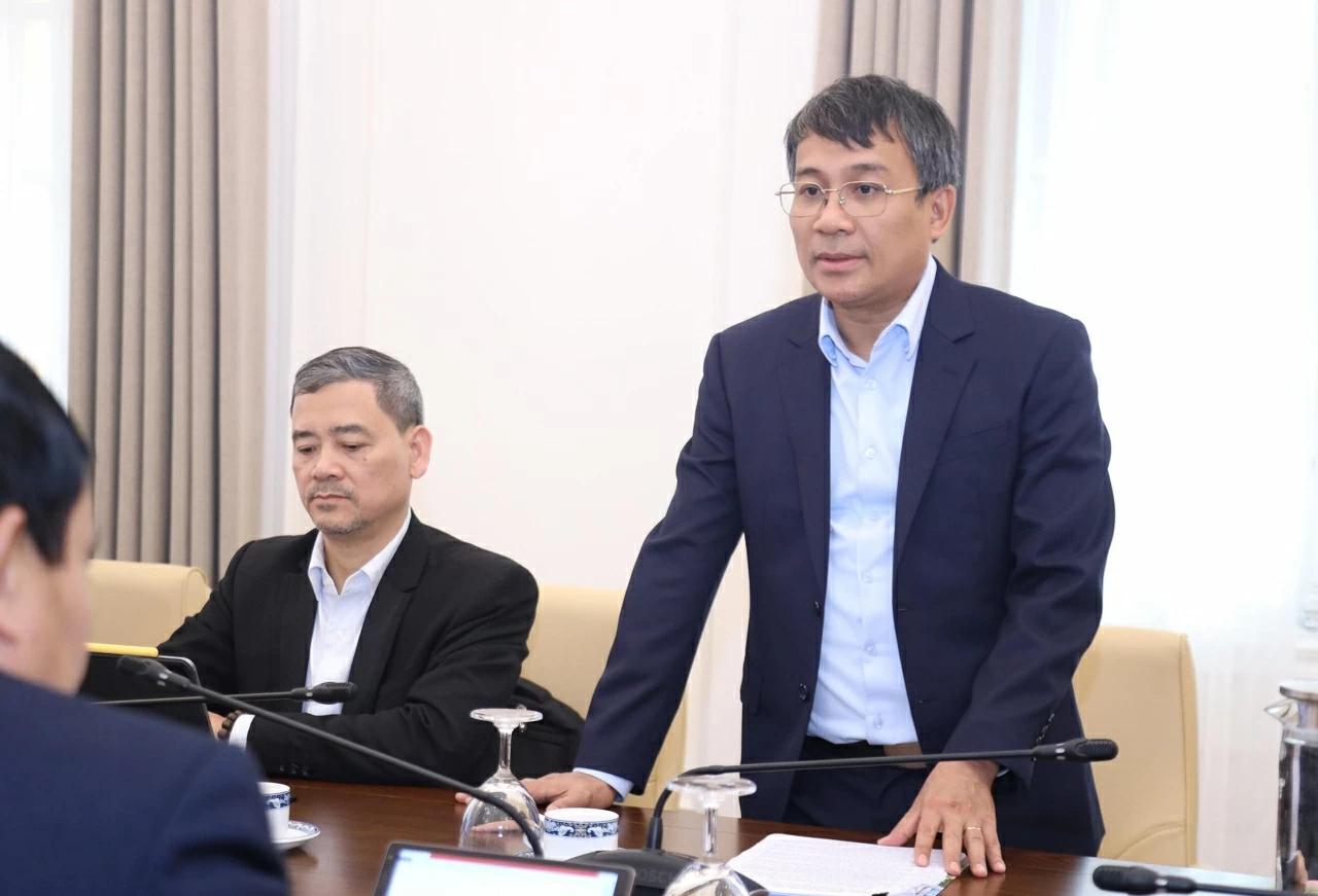 Permanent Deputy FM Nguyen Minh Vu works with Son La delegation on enhancing international cooperation and border area development Permanent Deputy FM Nguyen Minh Vu works with Son La delegation on enhancing international cooperation and border area development