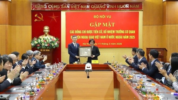 Heads of Vietnam's diplomatic missions abroad meet with Ministry of Home Affairs