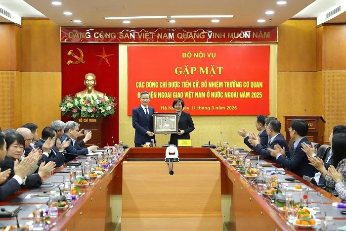 Heads of Vietnam's diplomatic missions abroad meet with Ministry of Home Affairs