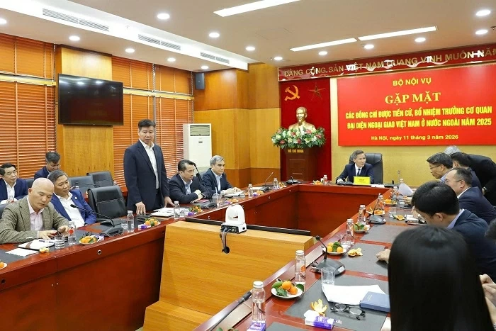 Heads of Vietnam's diplomatic missions abroad meet with Ministry of Home Affairs