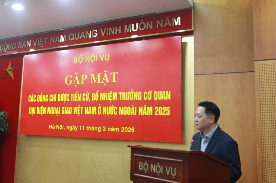 Heads of Vietnam's diplomatic missions abroad meet with Ministry of Home Affairs