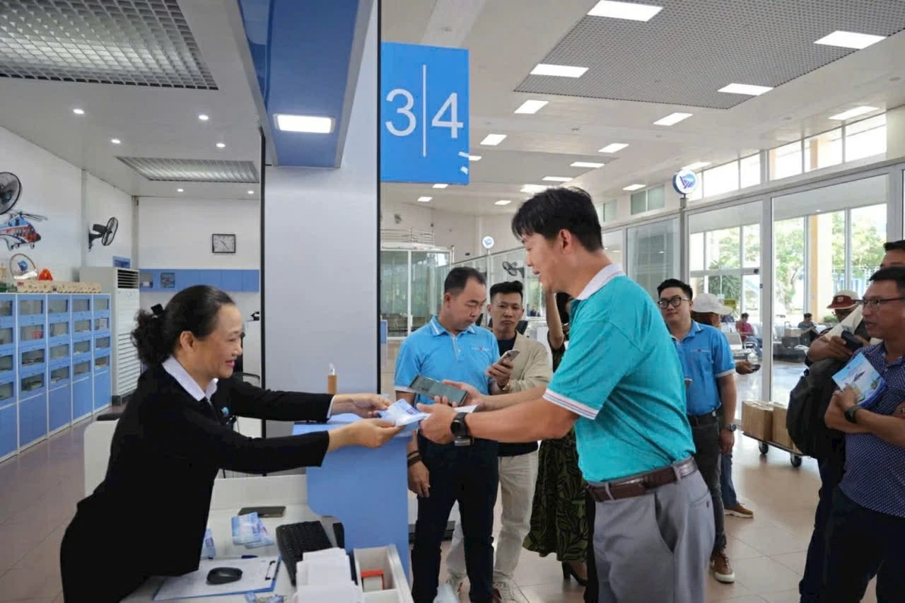 Experience helicopter tours over Ho Chi Minh City and Vung Tau