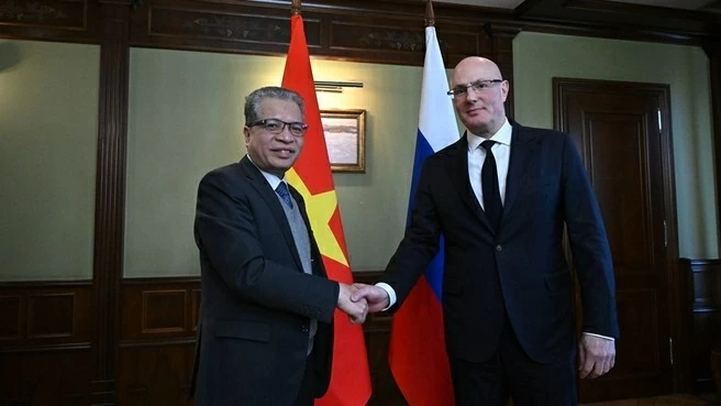 Ambassador Dang Minh Khoi meets with Russian Deputy Prime Minister D. Chernyshenko