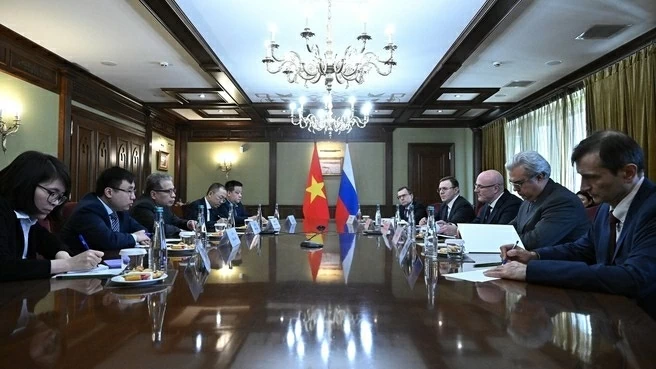 Ambassador Dang Minh Khoi meets with Russian Deputy Prime Minister D. Chernyshenko Ambassador Dang Minh Khoi meets with Russian Deputy Prime Minister D. Chernyshenko