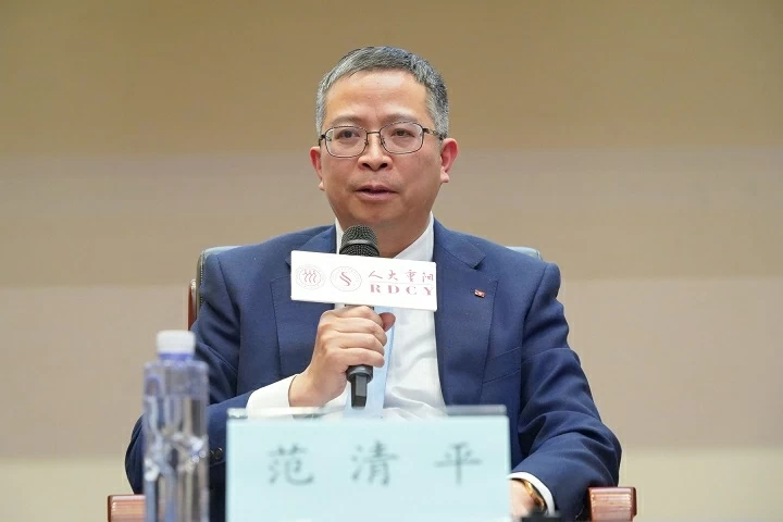 Ambassador Pham Thanh Binh discusses specialized topics at Renmin University of China