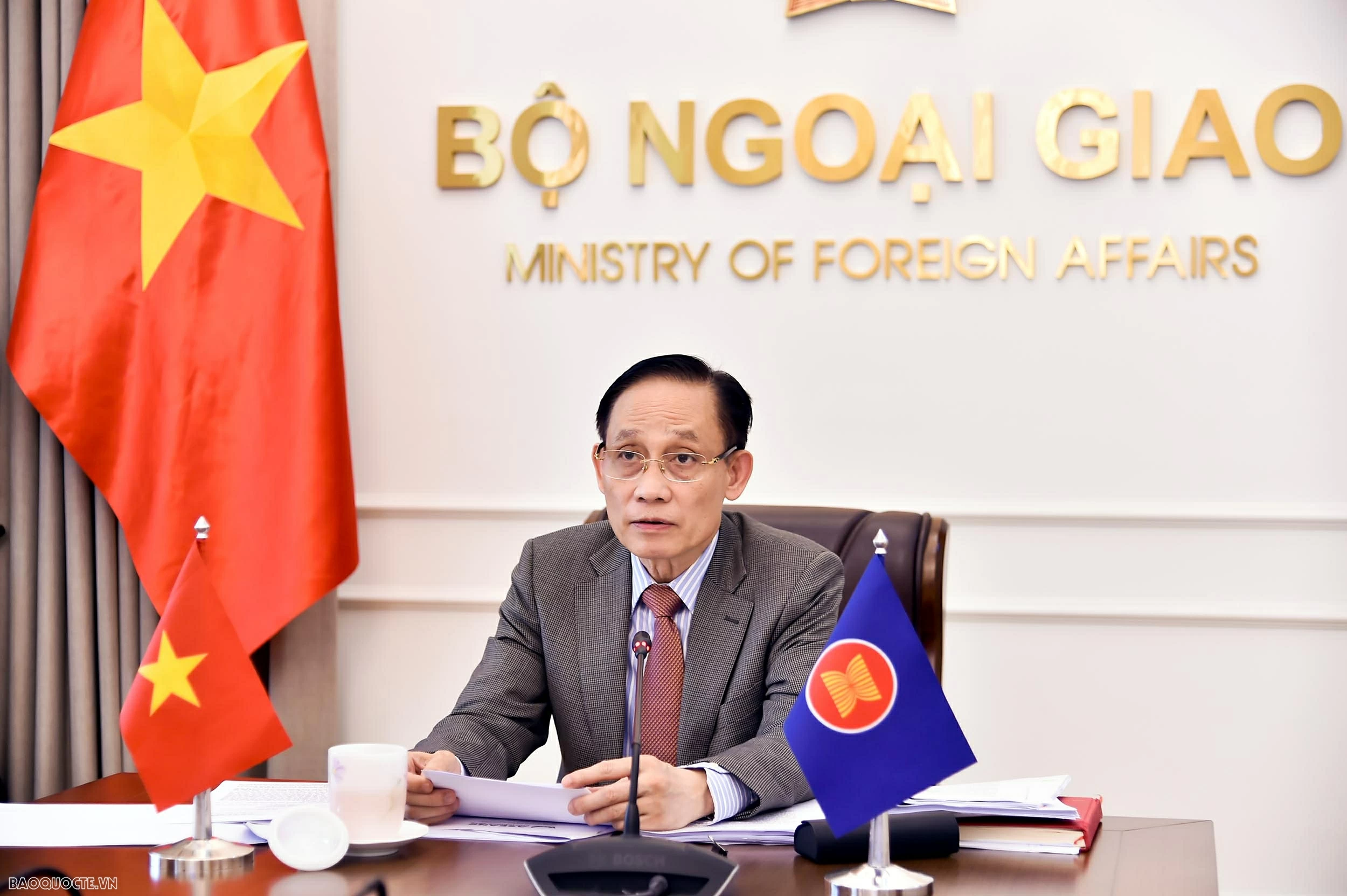 Foreign Minister Le Hoai Trung attends Special ASEAN Foreign Ministers' Meeting on Middle East situation