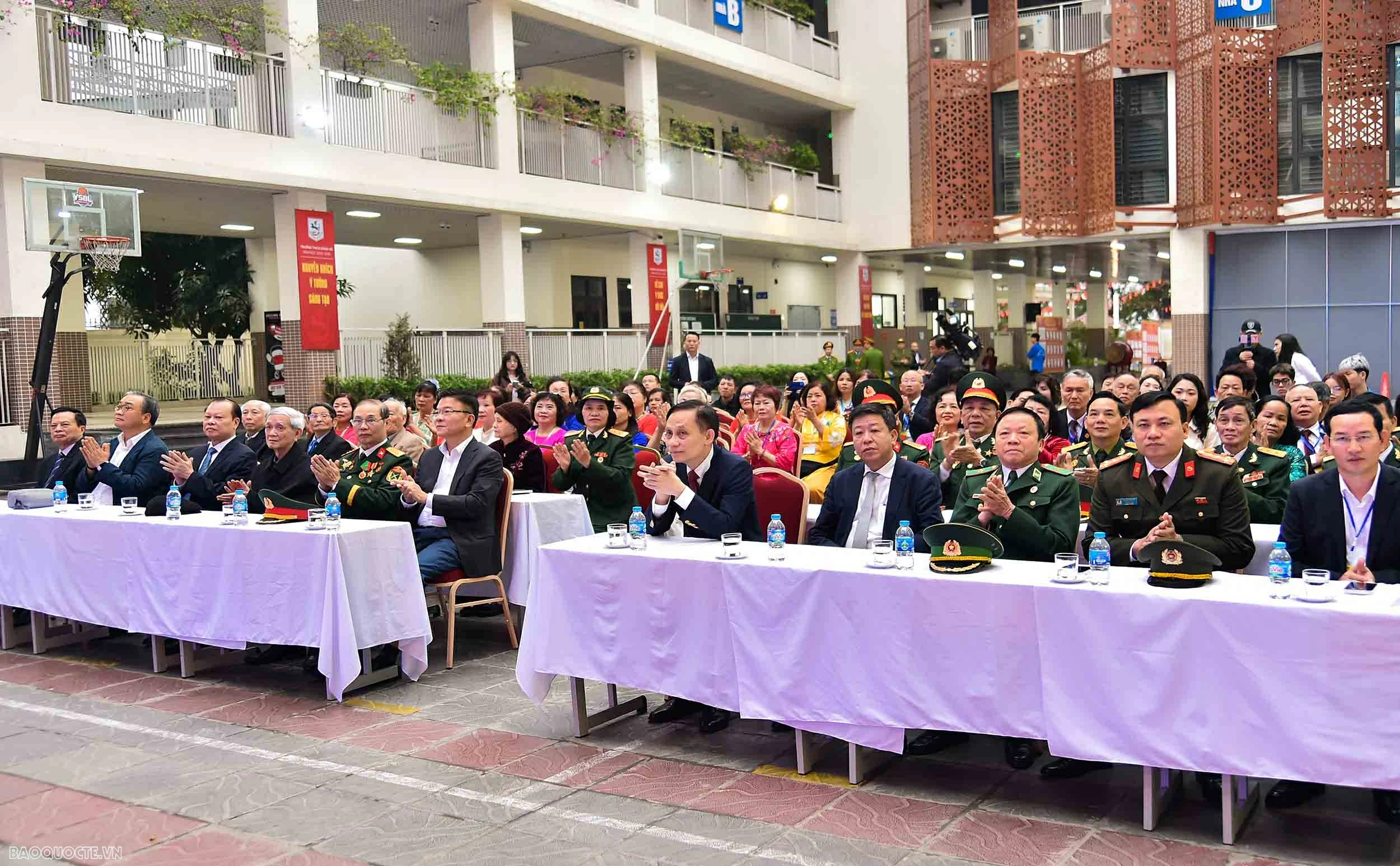 Politburo Member, Minister of Foreign Affairs Le Hoai Trung casts vote for the 16th National Assembly and People's Councils at all levels for the 2026