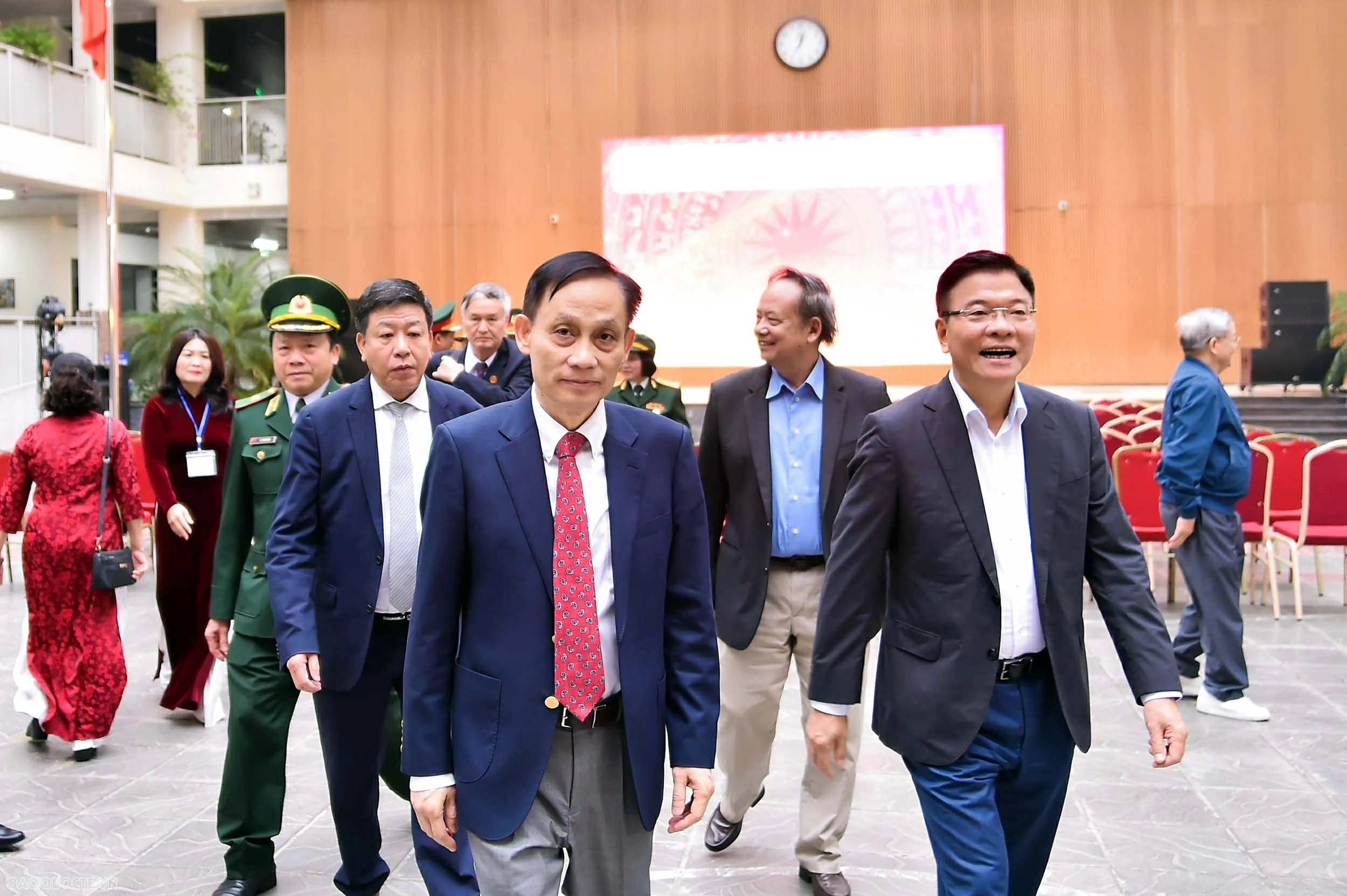 Politburo Member, Minister of Foreign Affairs Le Hoai Trung casts vote for the 16th National Assembly and People's Councils at all levels for the 2026