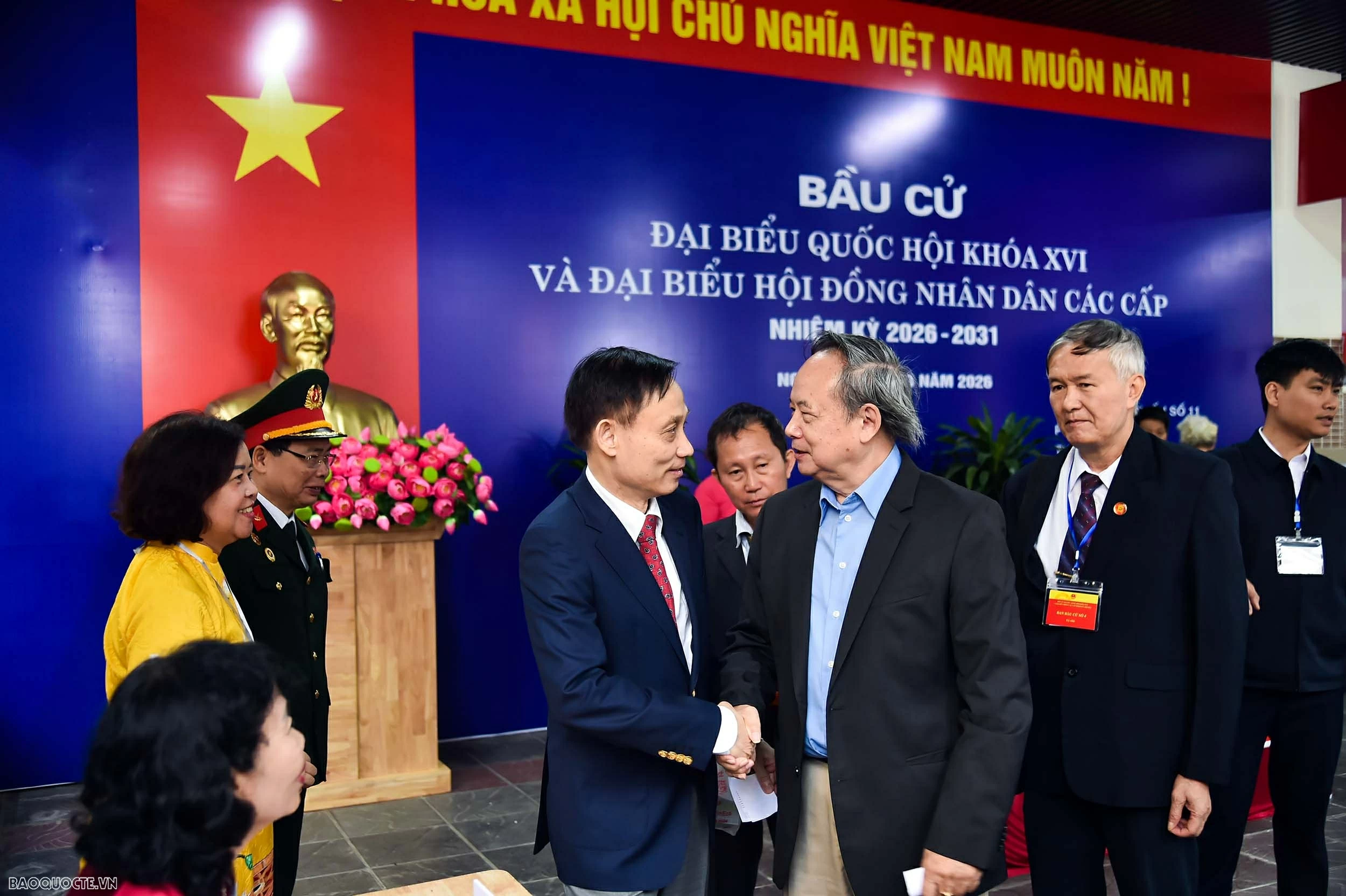 Politburo Member, Minister of Foreign Affairs Le Hoai Trung casts vote for the 16th National Assembly and People's Councils at all levels for the 2026