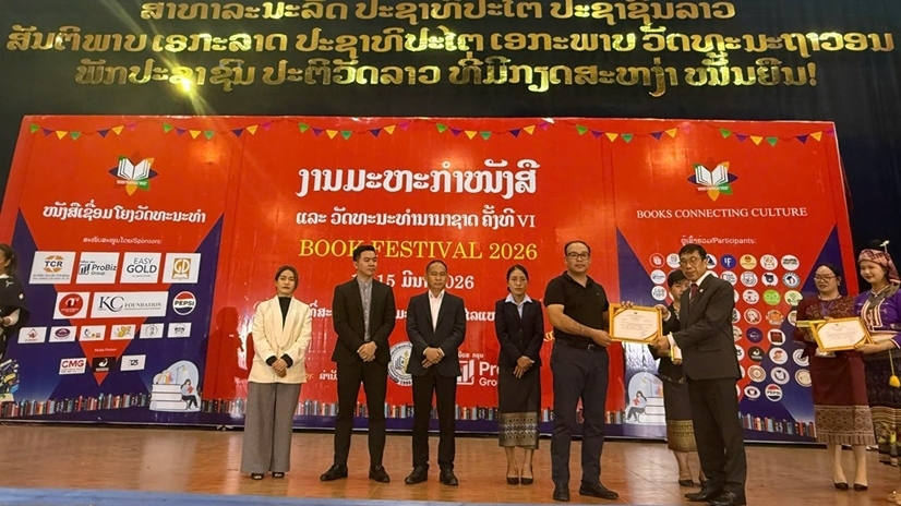 Vietnam Education Publishing House promotes Vietnamese knowledge at the 6th International Book and Culture Festival in Laos