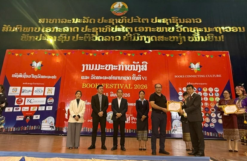 Vietnam Education Publishing House promotes Vietnamese knowledge at the 6th International Book and Culture Festival in Laos
